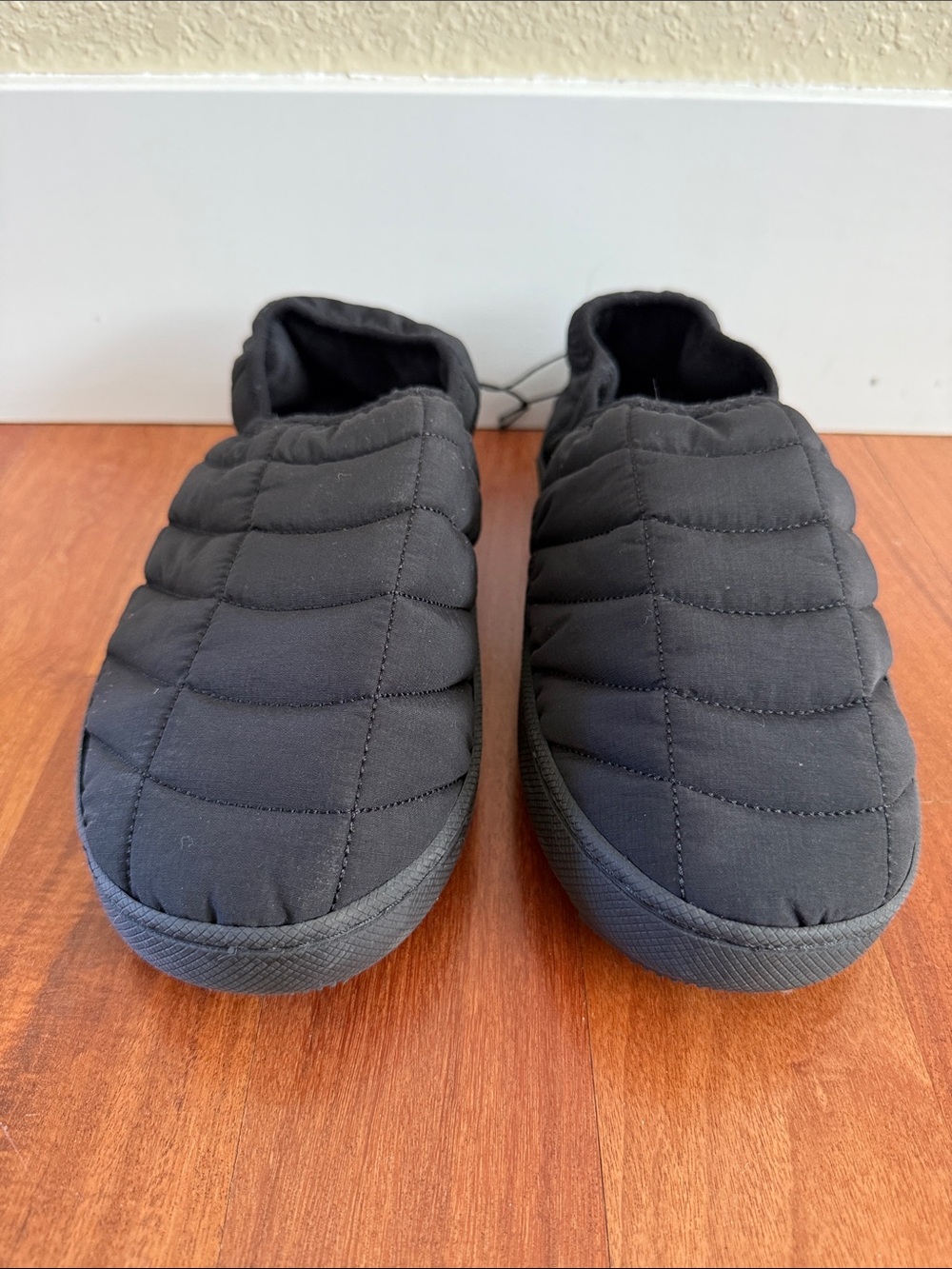 Brookstone black quilted puffer slippers - Small US 6/7